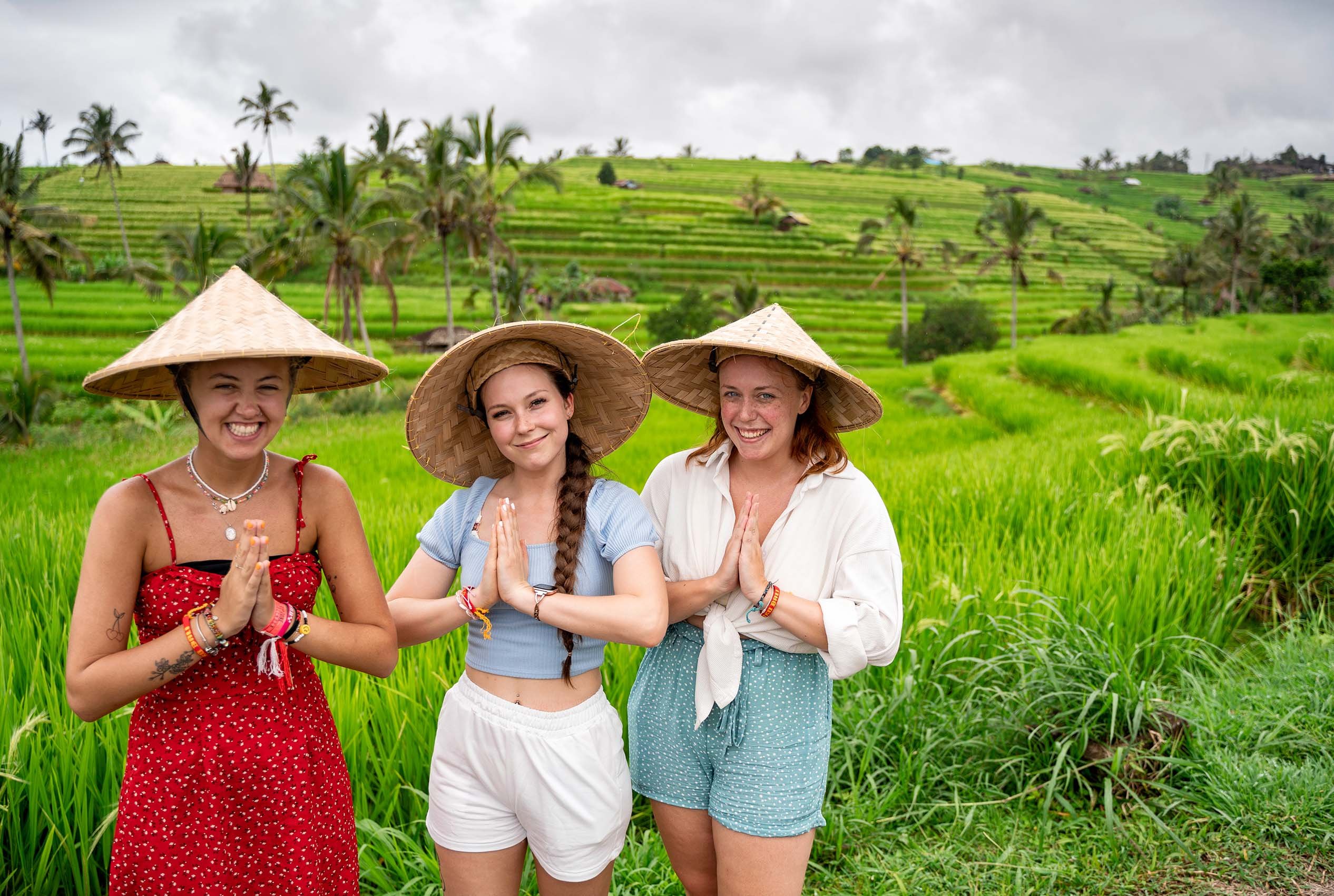 Jatiluwih_girls_hats